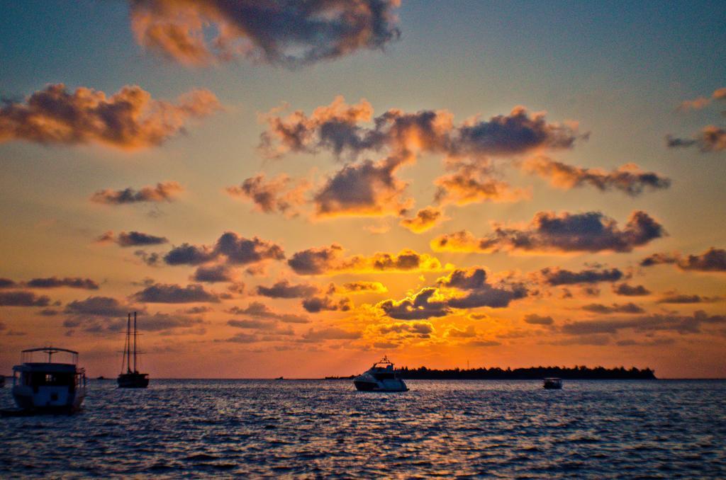 Beach Palace Hulhumale Exteriör bild